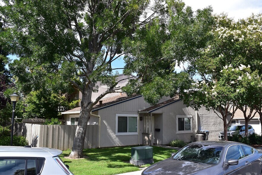 Building Photo - 497 Daisydell Court