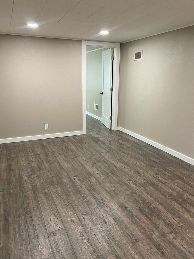 Building Photo - Completely Remodeled Northwest Area 3 Bedr...