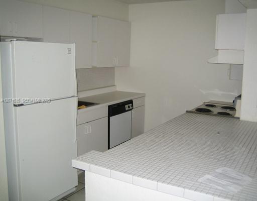 Building Photo - 10818 N Kendall Dr
