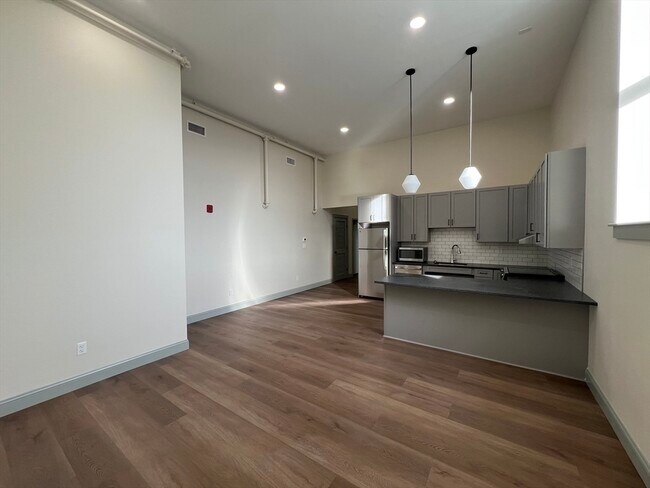 Building Photo - 160 Seabury St