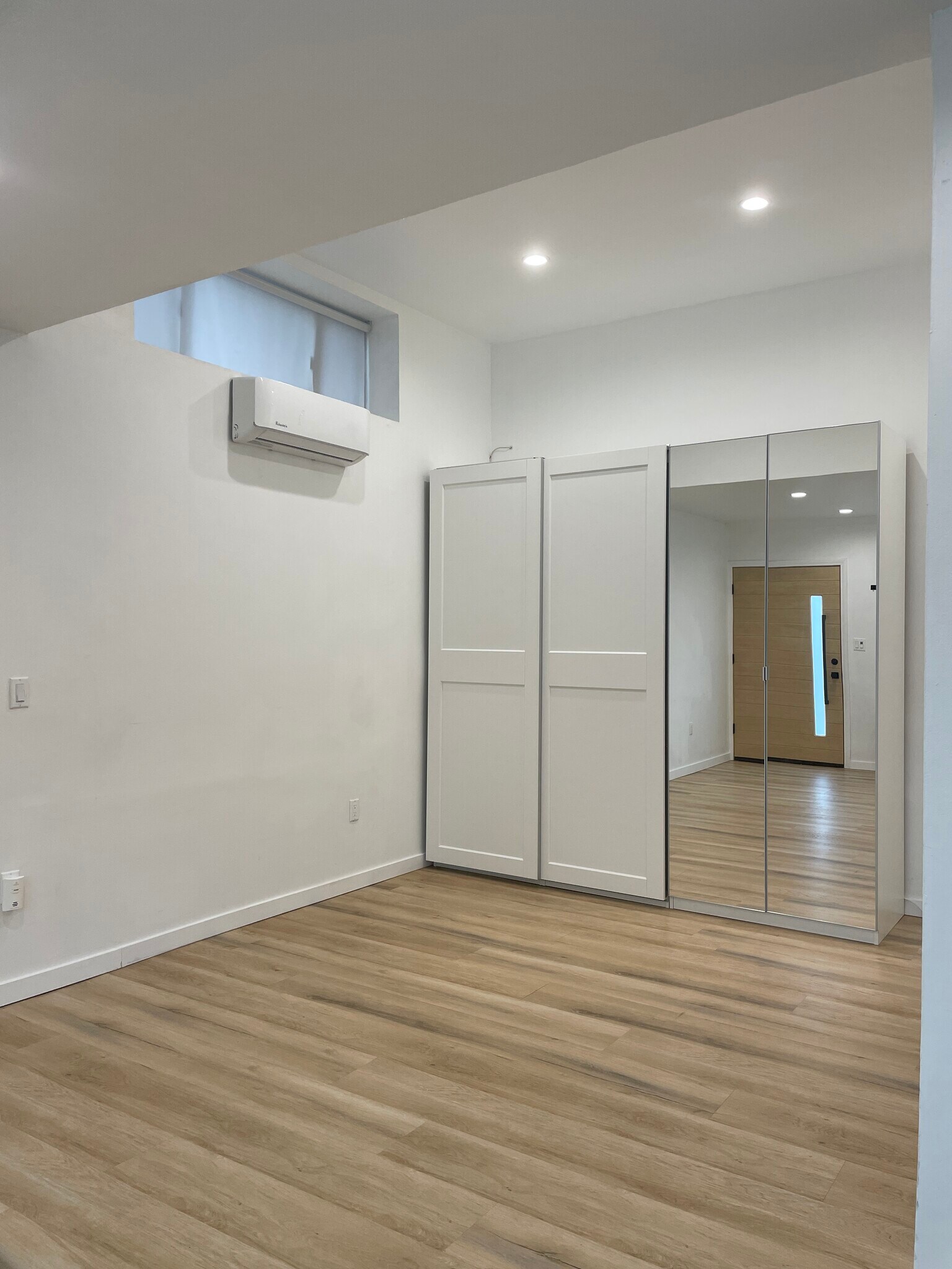 Building Photo - 3623 1/4 Fletcher Dr
