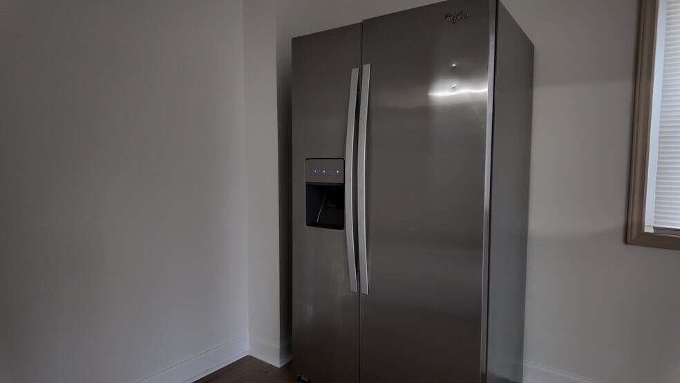 Building Photo - 1521 Anthony Dr