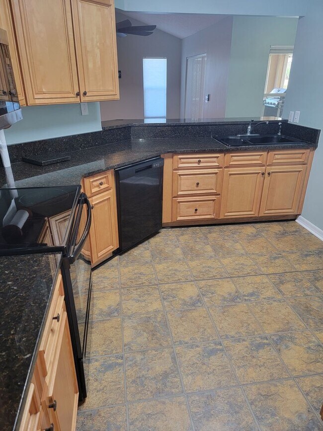Building Photo - Beautiful 3/2/2 Pool Home in Beverly Hills!!!