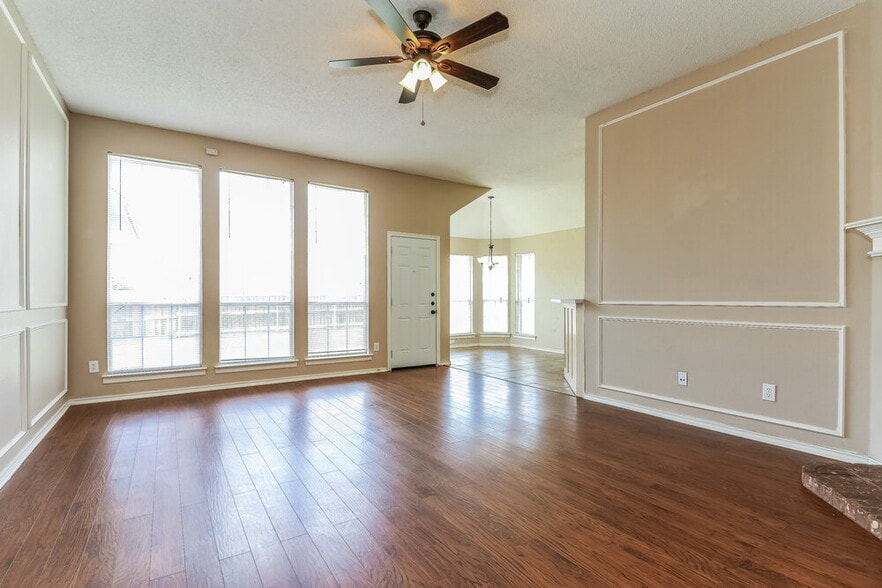 Building Photo - 7728 Blossom Dr
