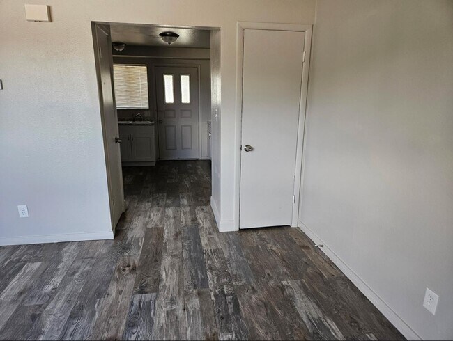 Building Photo - 50 S 200 W