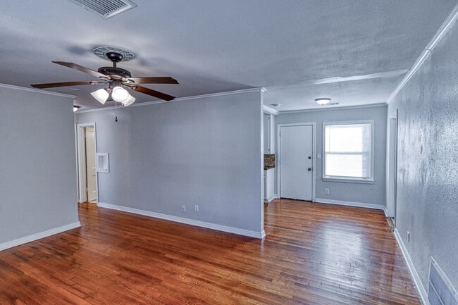 Building Photo - 2 bedroom/1 bathroom - Centrally Located in Norman!!