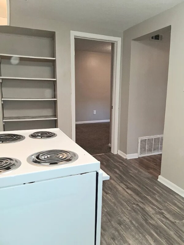 Building Photo - 3506 Kahlert Ave