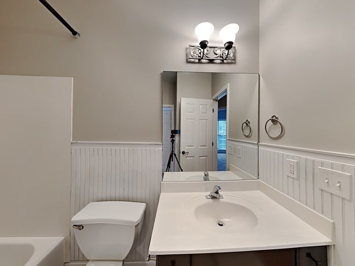 Building Photo - 1350 Lamont Cir