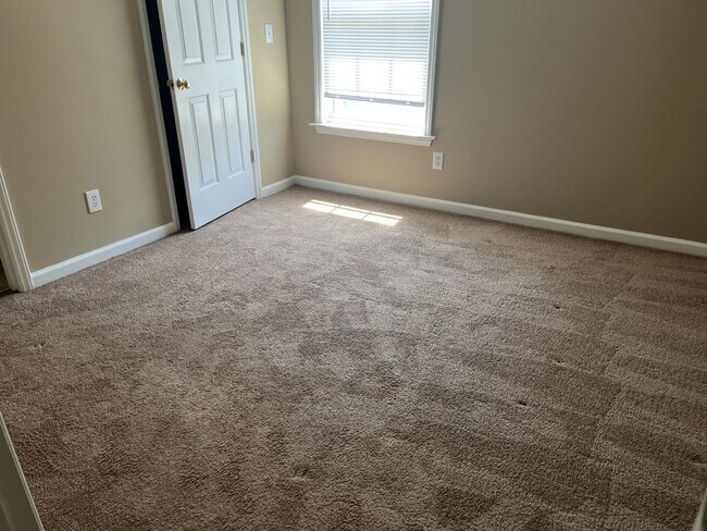 Building Photo - 2801 Bennington Dr