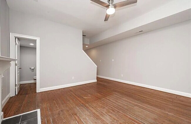 Building Photo - 513 S Laurel St
