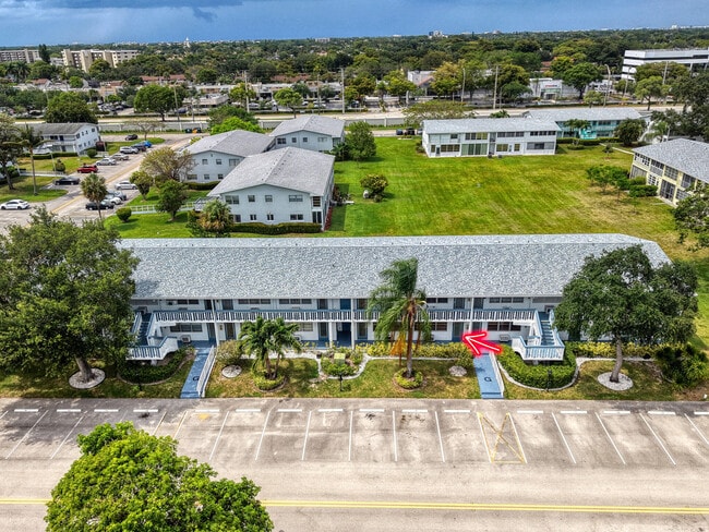 Building Photo - 127 Westbury E