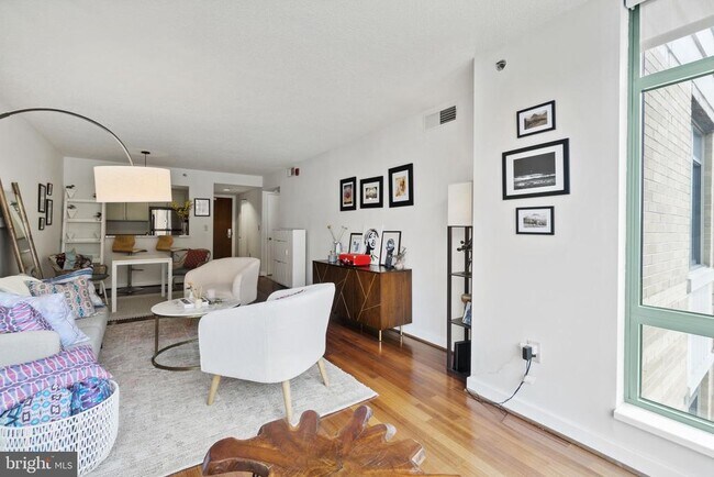 Building Photo - 1150 K St NW