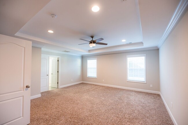 Building Photo - Stunning 5 Bedrooms, 4 Baths home in Summerfield with 2 car garage.