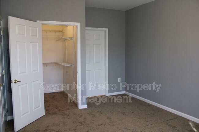 Building Photo - 1321 Karen Blvd