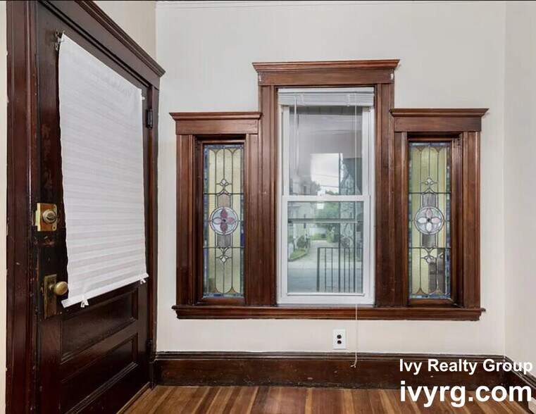 Building Photo - 46 Paulina St