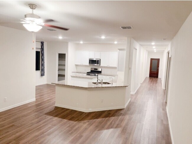 Building Photo - Spacious 4BR House in Forney , near by bes...