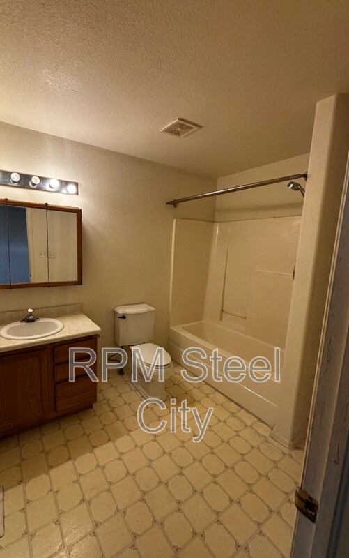 Building Photo - 351-353 W Song Sparrow Dr