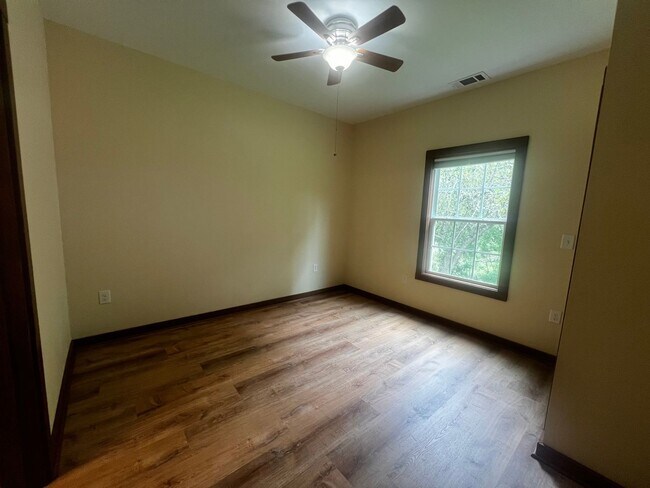 Building Photo - Beautifully Renovated 3-Bedroom Home with ...