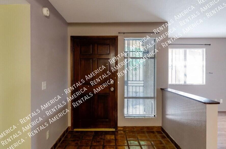 Building Photo - 8271 N Oracle Rd