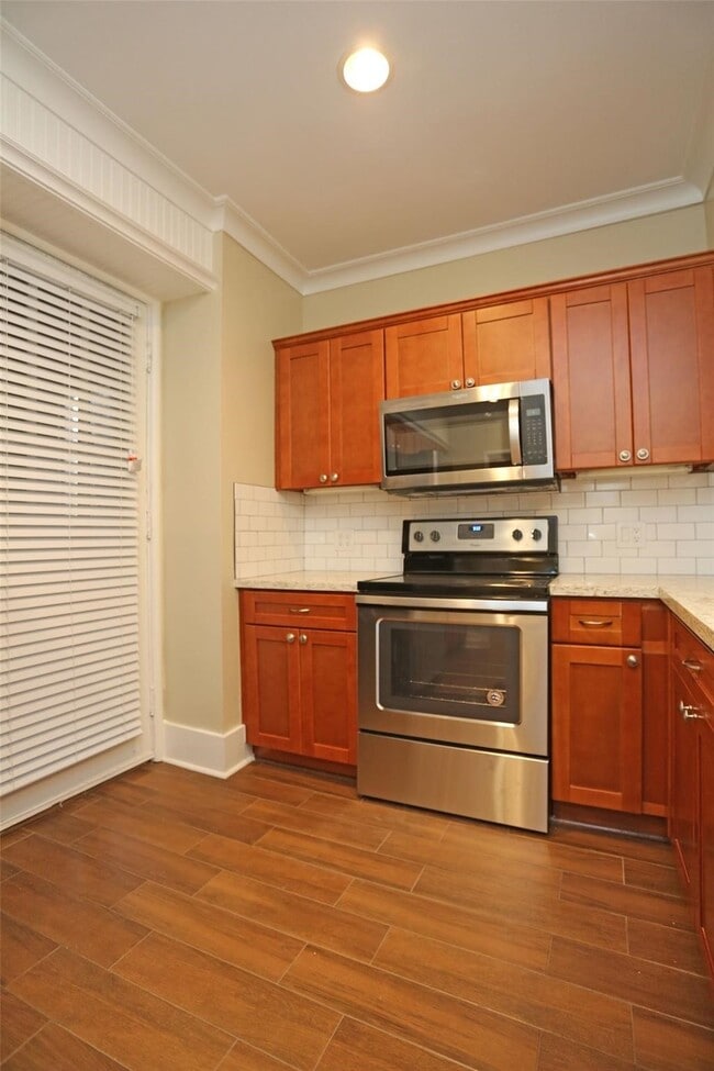 Building Photo - 614 W Alabama St