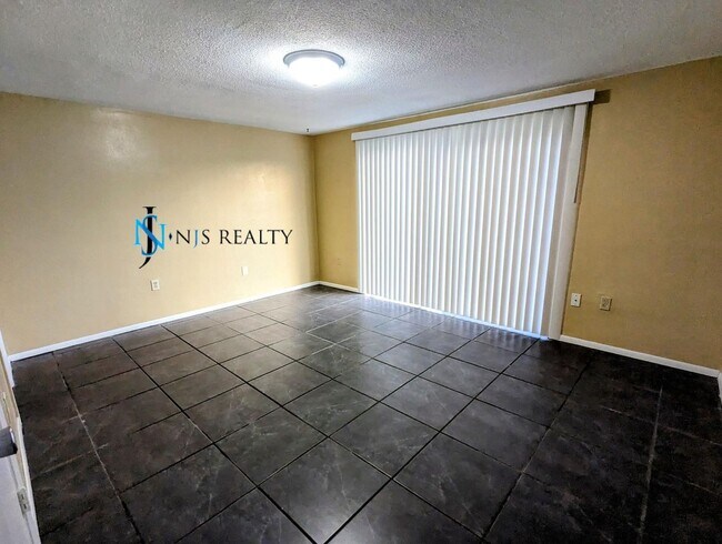 Building Photo - 3136 Pinon Dr