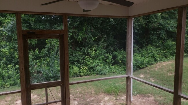 Building Photo - Charming 2Br 2.5Ba Townhome with Garage in...