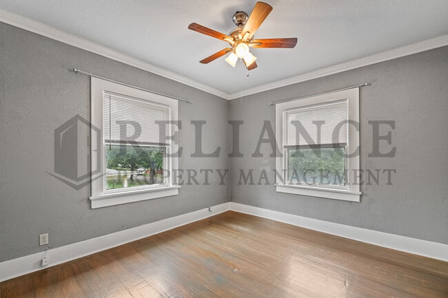 Building Photo - 332 N Rutan St