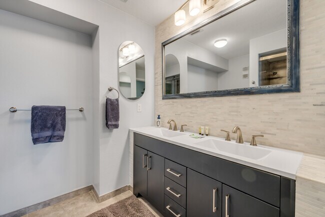 Building Photo - 129 Lagoon Ct