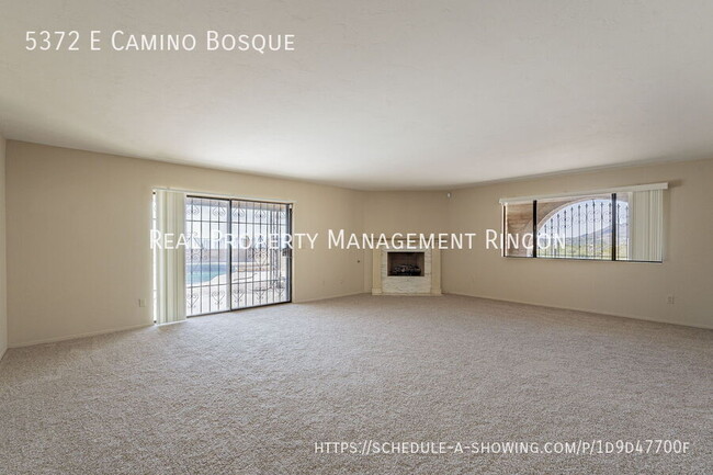 Building Photo - Location! Quintessential Tucson Classic is...