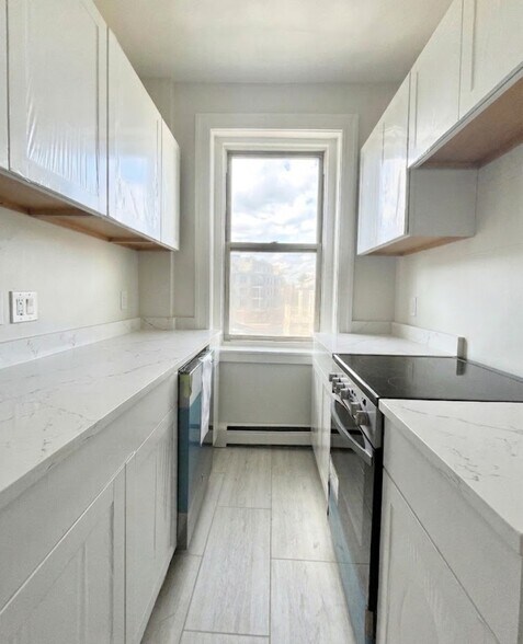 Building Photo - 15 Colborne Rd