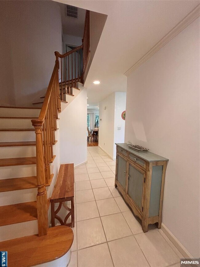 Building Photo - 87 Trotters Ln