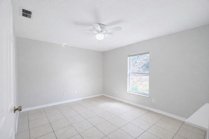 Building Photo - 1630 Needle Palm Dr