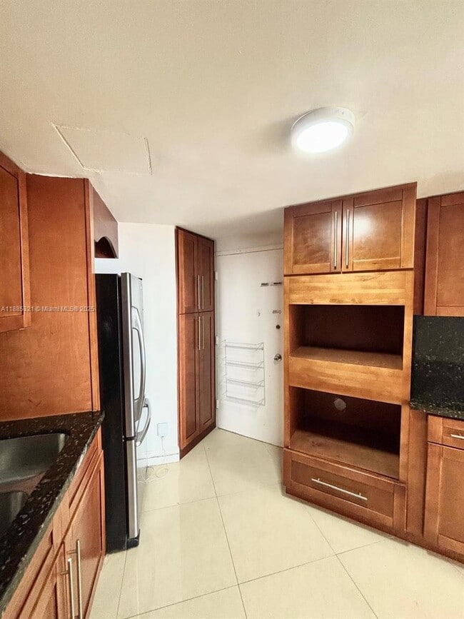 Building Photo - 801 Brickell Bay Dr