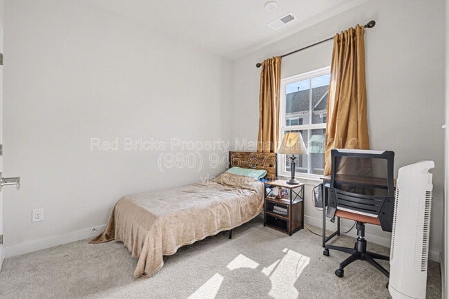 Building Photo - 9306 Mallard Mls Dr