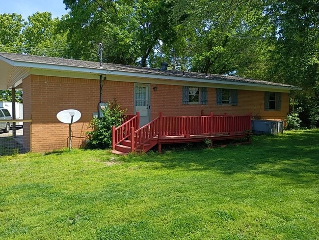 Building Photo - 205 Trailwood Dr