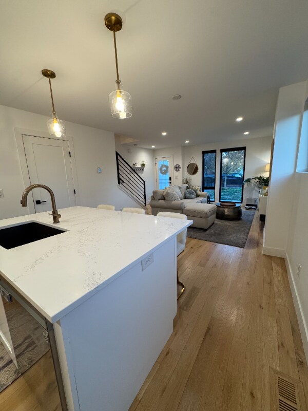 Building Photo - 1401 Yates St