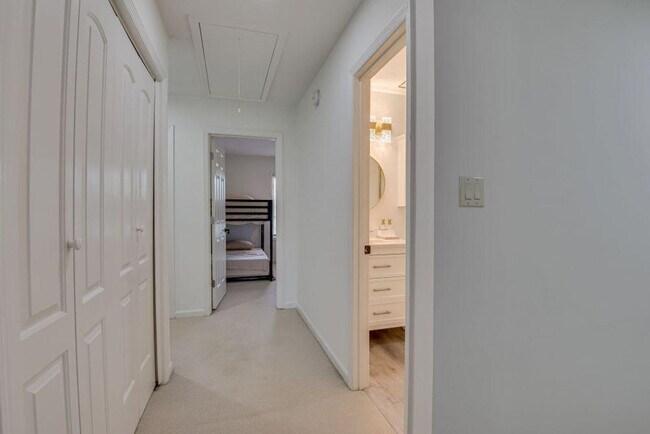 Building Photo - 110 Riverbend Dr