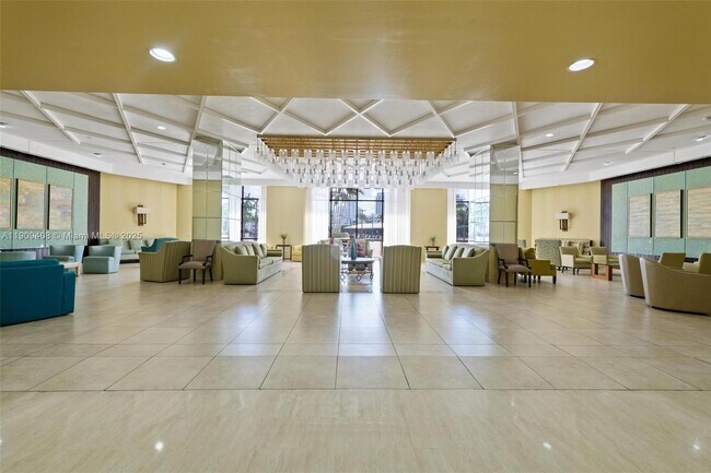 Building Photo - 4101 Pine Tree Dr