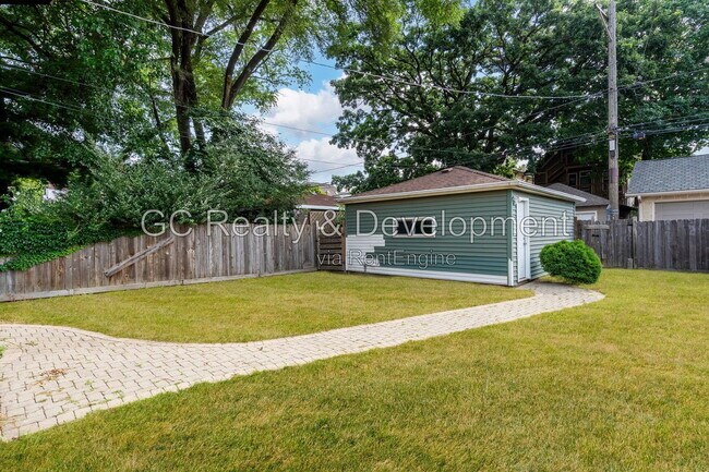 Building Photo - 3735 N Tripp Ave
