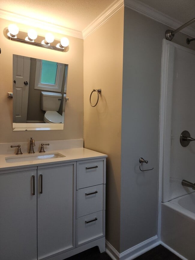 Building Photo - 4 Elcona St