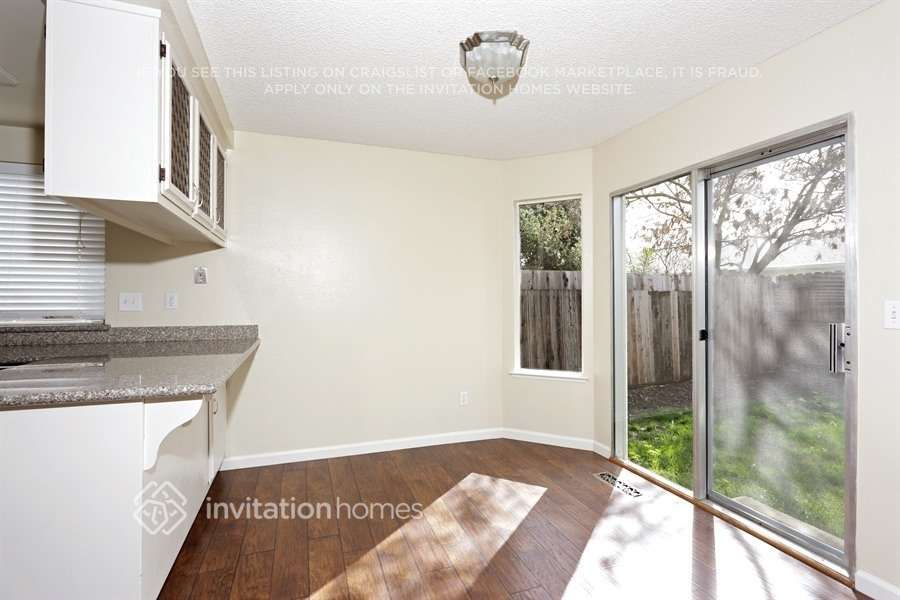 Building Photo - 568 Silverado Cir