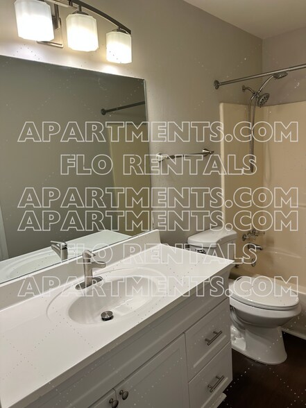 Building Photo - 6849 S Lakewood Ter