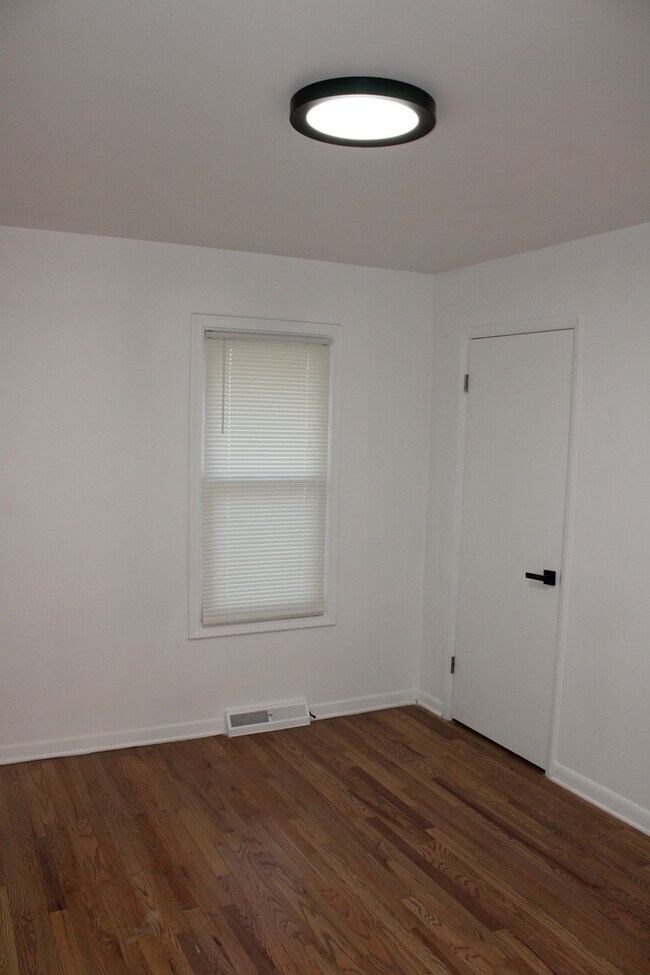 Building Photo - 4 Bedroom and 3 full bath home in Kansas C...