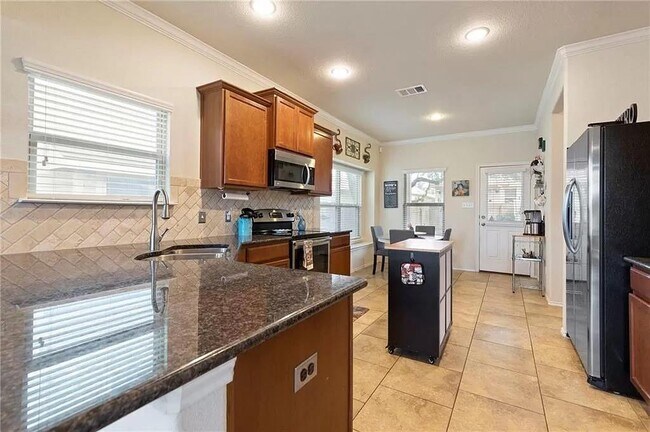 Building Photo - 156 Golden Eagle