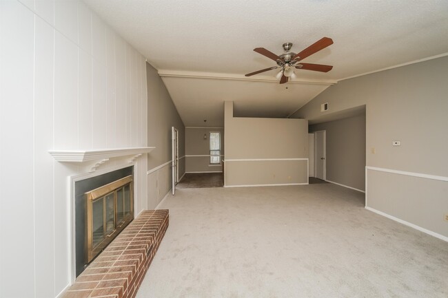Building Photo - 5722 Ballenmoor Dr