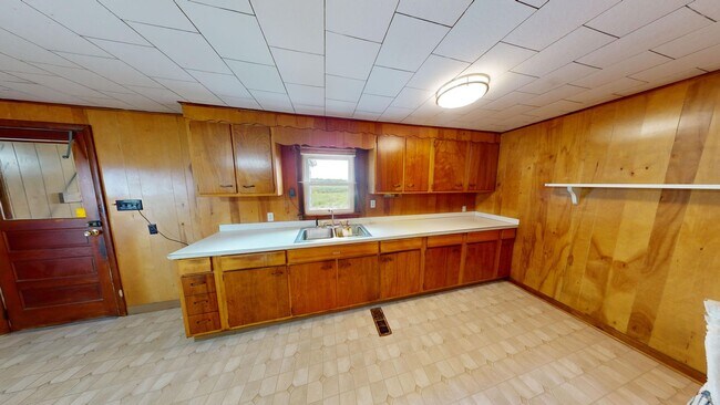 Building Photo - Crestview Schools- Country living, large yard