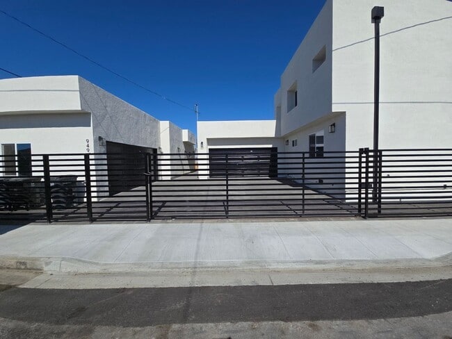 Building Photo - 947 W Magnolia St