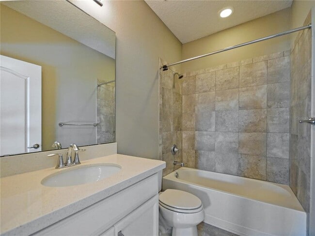 Building Photo - 1115 Estancia Wds Lp