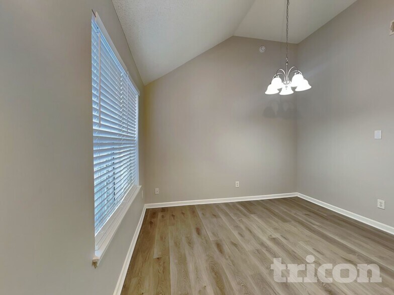 Building Photo - 2368 Rambling Way