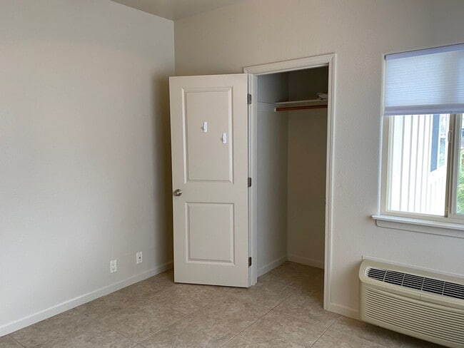 Building Photo - 3 bed / 1.5 bath condo located in Kailua Kona
